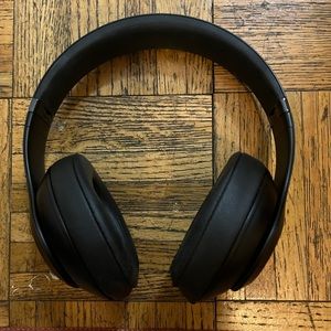 Beat by Dr Dre wireless headphones